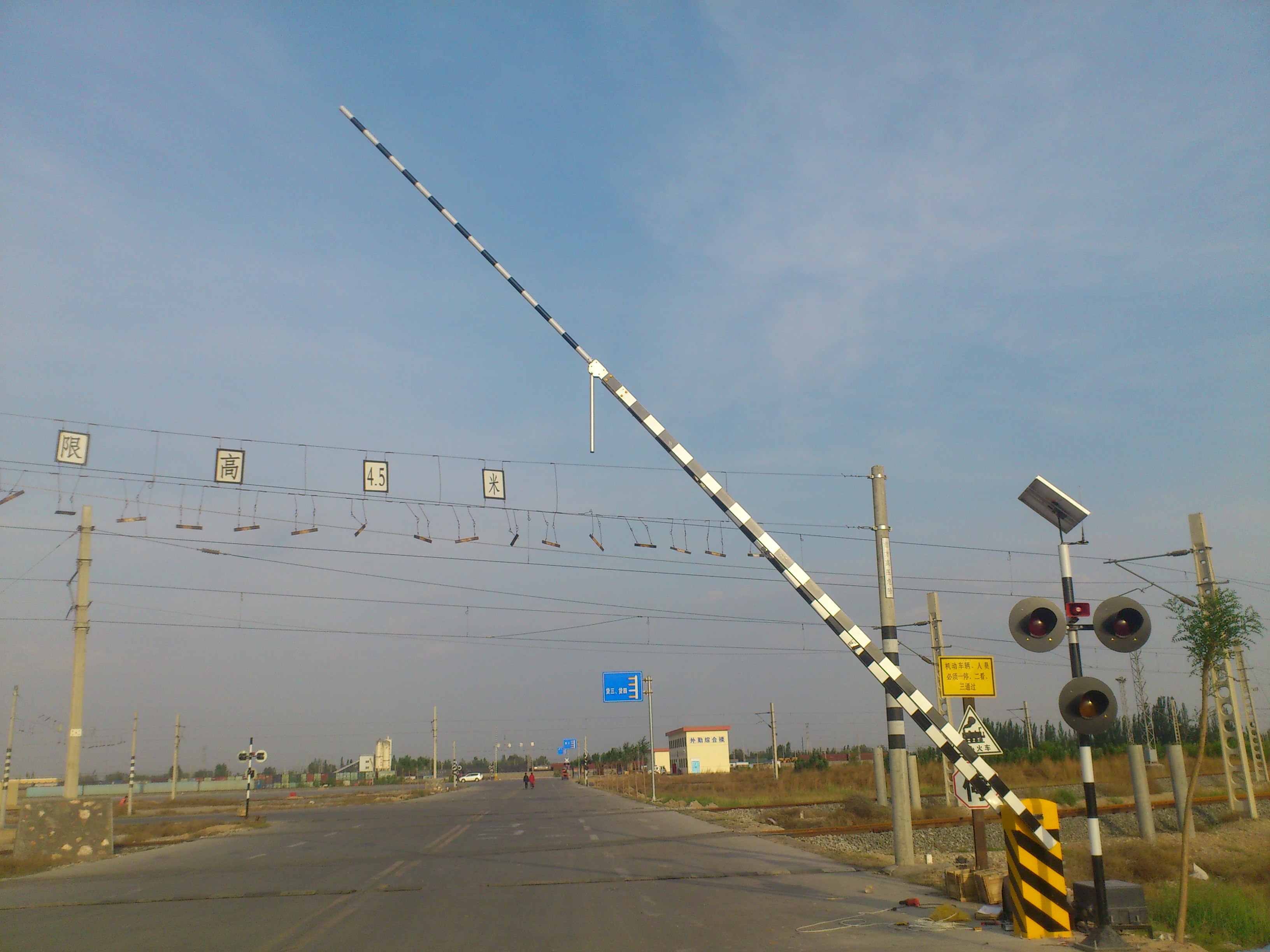 铁路道口拦木机